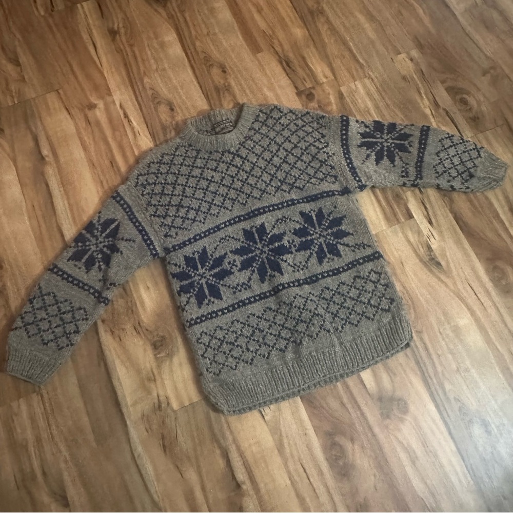 Rey Wear Andean Nordic Sweater
Gray Blue Snowflake Made in
Ecuador